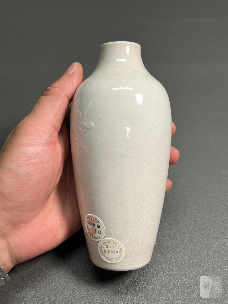 清乾隆  白釉模印折枝花卉纹莱菔尊 - 图5